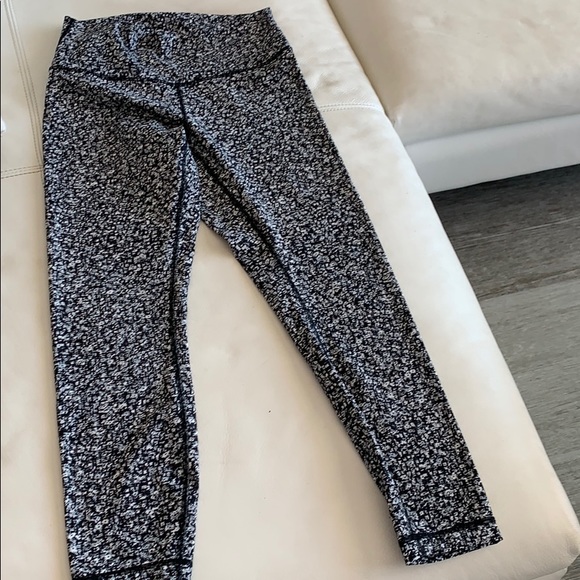 Lululemon size 8 print leggings - Picture 1 of 3